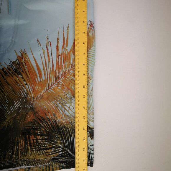 American Eagle Outfitters Men's Size Medium Palm Leaf Pattern Shorts - Picture 9 of 9